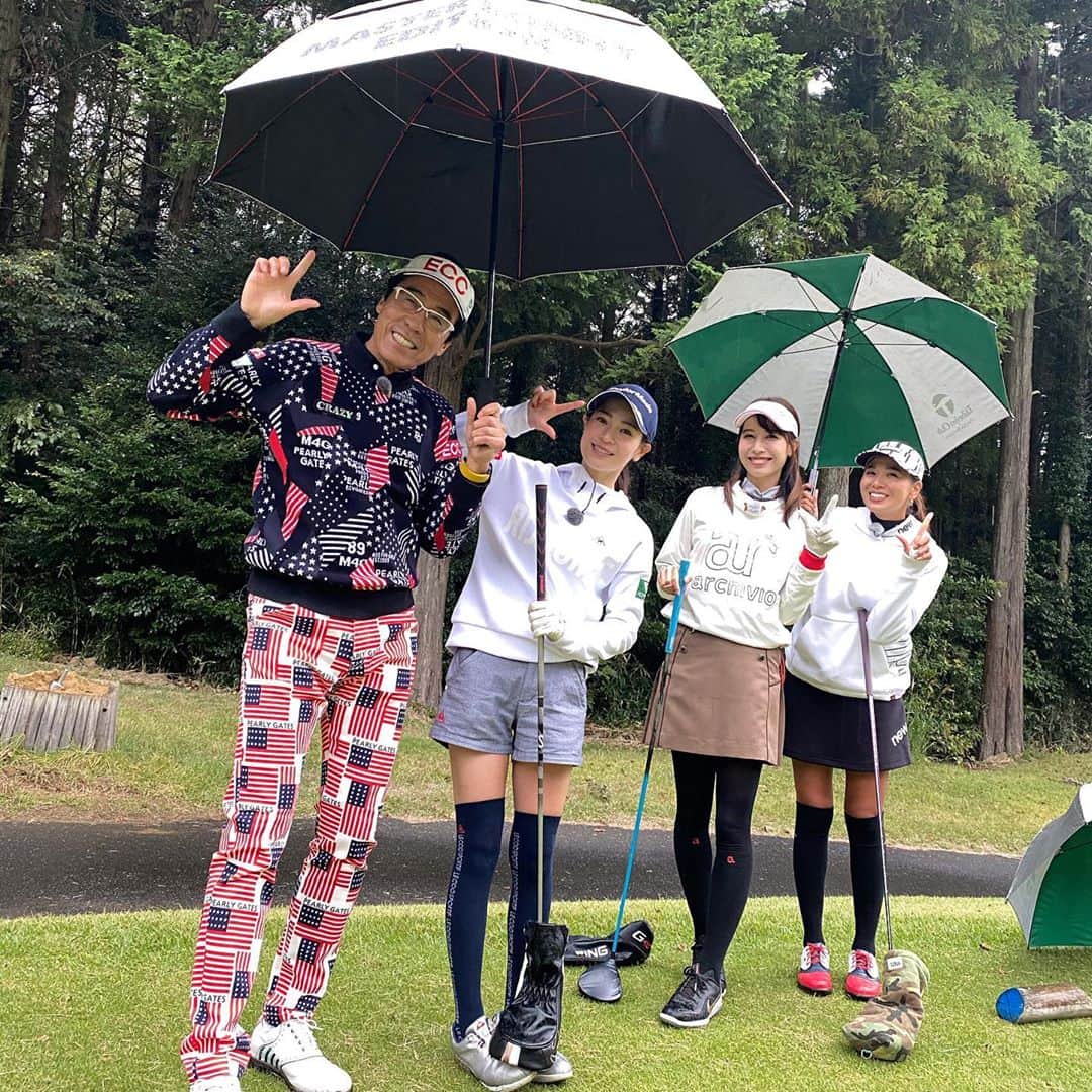 米澤有さんのインスタグラム写真 - (米澤有Instagram)「Happy Swing撮影でした☺️ 雨でも皆んな元気‼︎😂 久しぶりに懐かしのメンバーが揃いましたよー💕 初期メンバーのSabuちゃんととしみん😍ありがとうございました😆  #happyswing #rain #golf #archivio #golfwear #weather #gettingcold #happytime」10月19日 20時22分 - yu.u.yonezawa