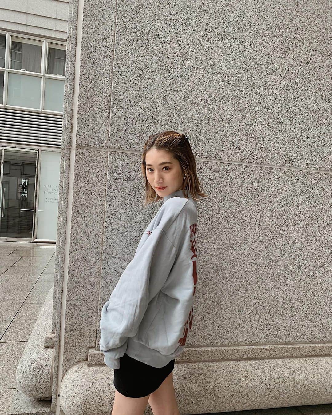浪花ほのかのインスタグラム：「ロゴトレーナー最近ハマってます🙊🙊 本日の私服です♡ #libere #liberejapan #welovelibere #リベーレ」