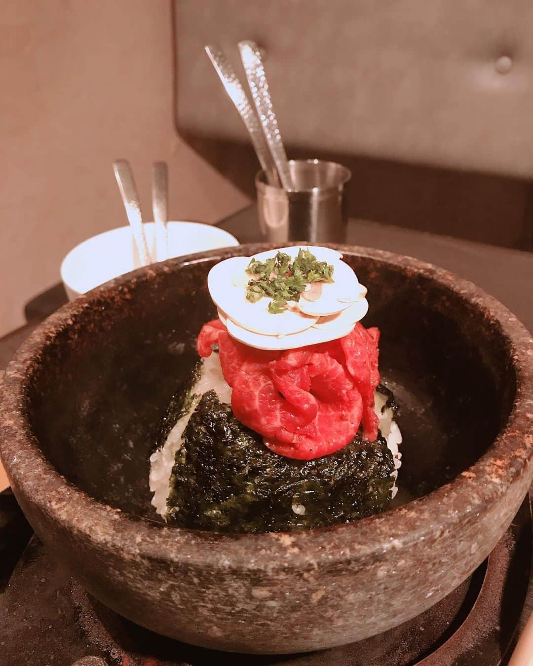 ISHIIYUKIKOさんのインスタグラム写真 - (ISHIIYUKIKOInstagram)「@yu.u.yonezawa ゆうちゃんと @ushigoro_yakiniku 焼肉食べに行って来たよー😘  焼肉ラバーな私のお気に入りのお店の1つ(^^)うしごろは店舗がいっぱいがあるからいいよね😛  めっちゃお腹空いた時とか、めっちゃ疲れてる時の焼肉は最高過ぎる😭💕  この日も美味しくいただきました😘   #女子会 #女子会ディナー #肉女子 #レストラン #恵比寿 #恵比寿グルメ #東京グルメ #ゴルフ #ゴルフ女子 #golf #うしごろ #ushigoro #ushigorobambina  #ushigorokan #焼肉」10月19日 20時24分 - ishii_yukiko