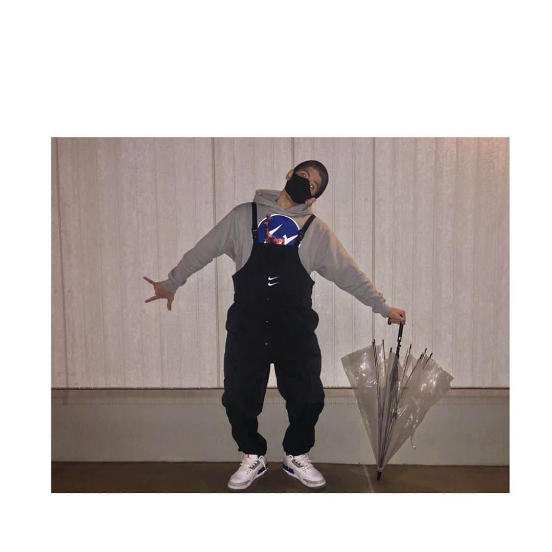 ベンドラメ礼生のインスタグラム：「2020.10.19  ちなみにNIKEのオーバーオール 激アツやけん、女子にもオススメよ。  私は2XLを装備。  #nikewear #nike  #fragment #fragmentjordan」