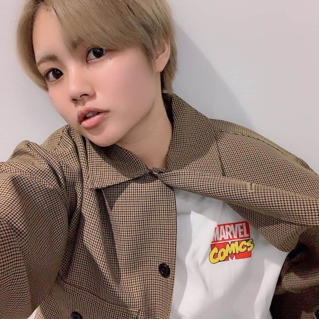 のインスタグラム：「#アメコミコーデ #marvel  #マーベル #logo  . . . . #コーデ #ootd   #派手髪 #instahair #instalike #instafasion#MARVEL#marvelcomics  #shirtstyle #code#fashion  #hair #marvelcinematicuniverse #マーベル#アメコミ」