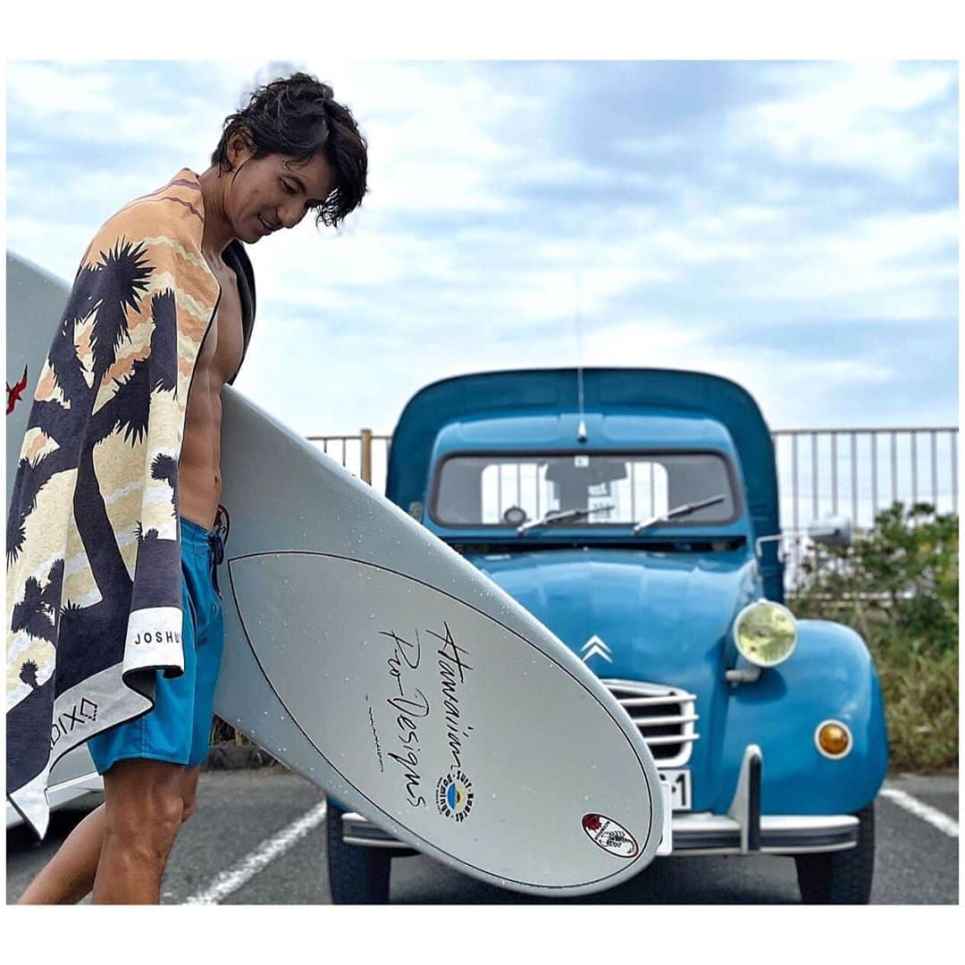 幸太さんのインスタグラム写真 - (幸太Instagram)「Lovely summer☀️🏄🏿‍♂️😎﻿ ﻿ ﻿ もう海パンは、さすがに終了だなぁ…﻿ ﻿ ﻿ すっかり秋冬モードだわ…﻿ ﻿ ﻿ 夏が恋しい…﻿ ﻿ ﻿ でも、秋冬も楽しんでいこー﻿ ﻿ #summer #summerstyle #nomadix #towel #rinconwetsuits #surf #fashion #model #beachstyle #beachtree ﻿ #ノマディクス #万能タオル #リンコンウェットスーツ #オーダートランクス #ビーチスタイル #サマースタイル #夏コーデ #モデル #サーファー #男性美容家 #ビーチツリー本厚木 ﻿ #寒いの苦手 ﻿ #熱いのが好き ﻿」10月19日 20時41分 - kotawave