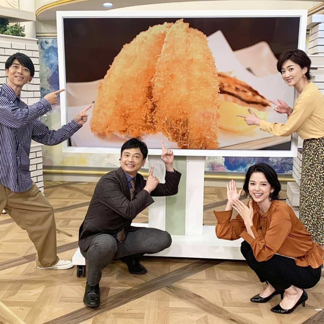 池尻和佳子さんのインスタグラム写真 - (池尻和佳子Instagram)「今日のタダイマ！特集「サシめし福岡」、かなり美味しそうでしたよね‼️‼️  アジフライセンターおむこさん、こちらも絶対伺いたいお店です🤗✨  #アジフライ#アジフライセンター #おむこさん#二度揚げ#サクサク #ふわふわ #博多#サシめし#福岡 #fukuoka#undicinove#skirt#衣装#rkb #天神#岩田屋#協力#感謝#タダイマ」10月19日 20時41分 - wakako_ikejiri_rkb