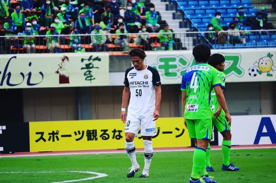 山下達也のインスタグラム：「アウェイ応援ありがとうございました。 勝たなあかん試合でした。 3失点もしてしまうと勝つのは難しい。 DFとして反省してまた次の試合に向けて頑張っていきます！ 落ち込んでいたら、いつの間にかシーズンが終わってしまう。そんなシーズンだと思います。 切り替え、反省、回復、すべての質を上げないとやっていけない連戦。  #柏レイソル #柏から世界へ」