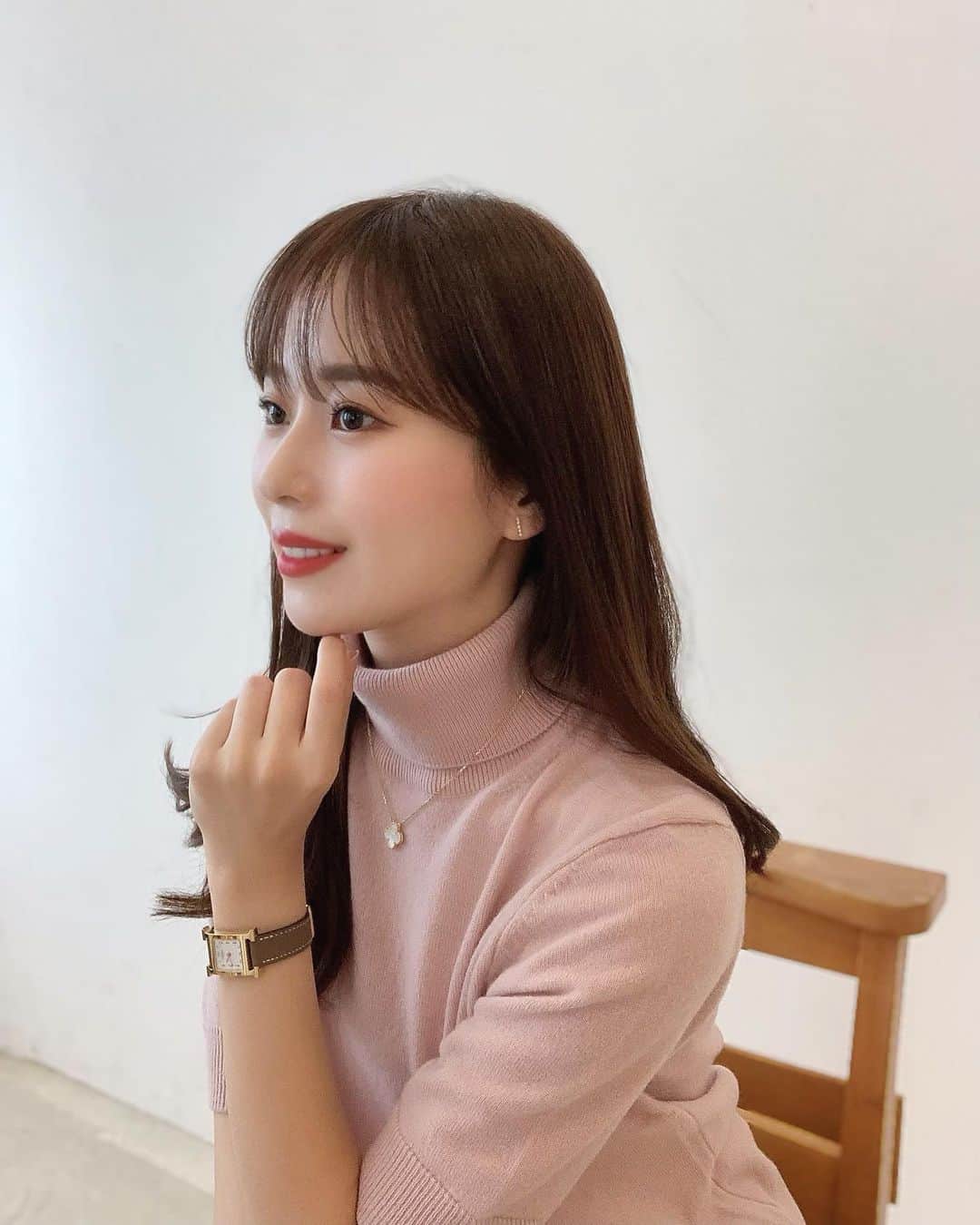 ハンナミのインスタグラム：「🤍  初の14kシリーズ、 まずはどんな洋服にも合わせやすい 5連パールピアスから 。  今週 23日に発売です ..✨」