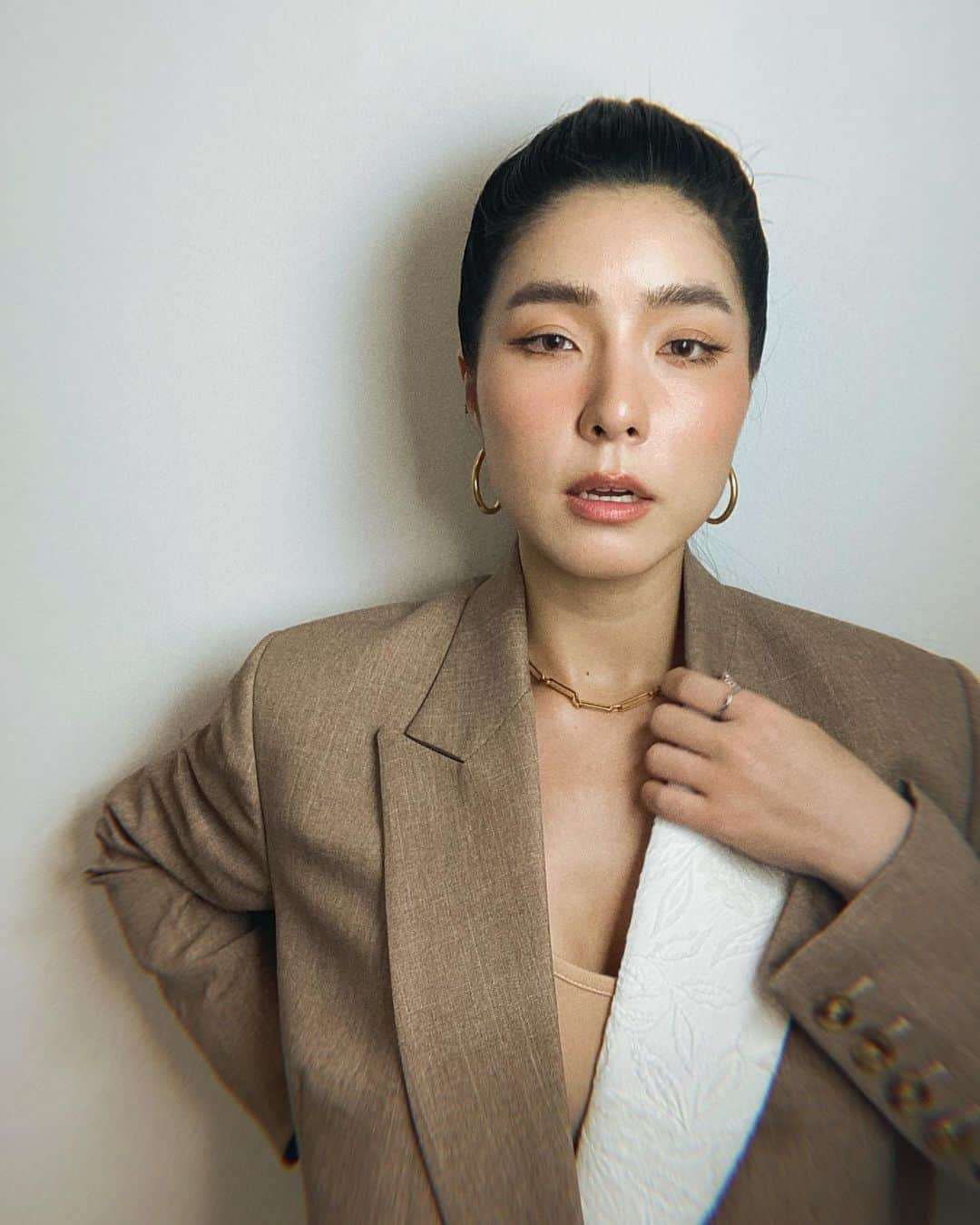 GYEON SEOのインスタグラム：「_* mocha kinda mood 🤎 . . @minddmakeup  @gartoontha  @acetheofficiel」