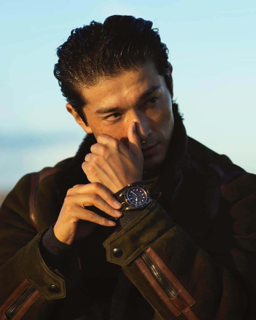 長山一樹のインスタグラム：「最新号MEN'S Preciousの巻頭ファッションページを撮影してます。三船敏郎特集号、読み応え抜群です。ダンディズムを日本一学べる雑誌です。  @mensprecious  @ralphlauren  Model Daisuke Stylist @masayukisakurai1009  Hair @gxxxxxo  Editor @eisuke_yamashita  Photographer @kazuki_nagayama  #mensprecious #mensfashion #ralphlauren #photography #portrait #hasselblad #h6d #kazukinagayama #長山一樹 #メンズファッション #メンズプレシャス」