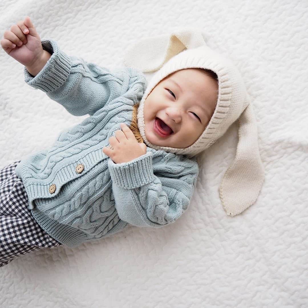 mamagirl ママガールさんのインスタグラム写真 - (mamagirl ママガールInstagram)「﻿ 愛おしい…💕うさ耳ボンネットを被ったベビー＆キッズたち🐰🥕﻿ ﻿ つい被らせたくなっちゃう動物のボンネット👒﻿ 特にうさ耳は人気ですよね😊❤﻿ ﻿ これからの寒い季節にぜひGETして下さい♩﻿ ﻿ photo by @enaaa0104 @akkoto_makko @keroppii.15 @__harukaze @f_baby2.6 ﻿ 素敵なお写真をありがとうございます😊💕﻿ ﻿ 『ママガール』ではオシャレも子育ても楽しみたいママさんに向けて発信中✨﻿ ﻿ @mamagirl_jp や #mamagirl のタグ付けをして下さった投稿からも紹介しております。﻿ 是非、タグ付けやハッシュタグをつけて投稿してみてください🌷﻿ ﻿ ﻿ #うさ耳ボンネット #うさ耳帽子 #うさみみ帽子 #ボンネット #赤ちゃん写真 #ベビー写真 #赤ちゃんフォト #ベビーフォト #ベビスタグラム #新米ママ #新米ママと繋がりたい #親バカ部 #親バカ #子育て記録 #育児記録 #赤ちゃんのいる暮らし #赤ちゃんのいる生活 #ママと繋がりたい #ママさんと繋がりたい #ママ友募集 #インスタベビー #べびすたぐらむ #子育てグラム #ママカメラ #ママカメラ部 #ママカメラマン」10月19日 21時01分 - mamagirl_jp