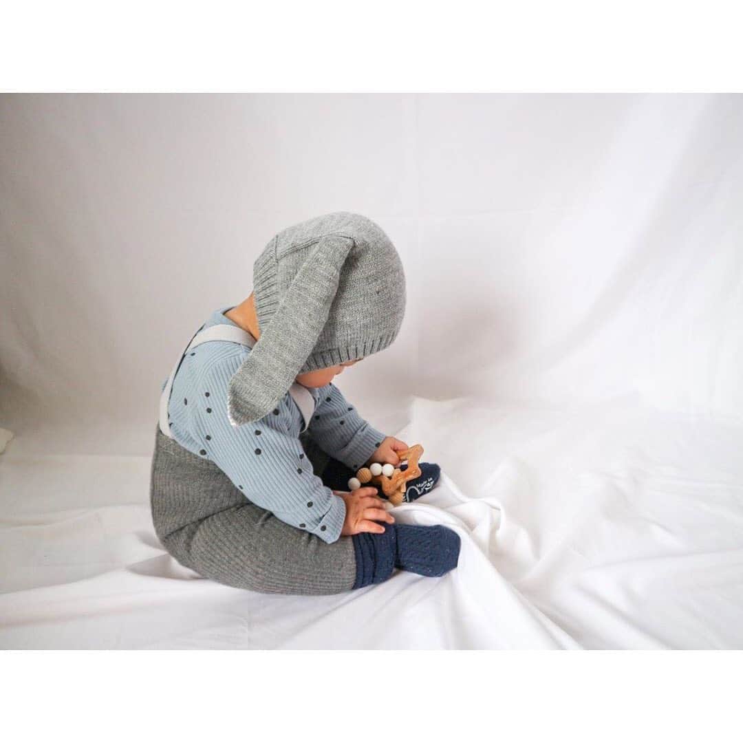 mamagirl ママガールさんのインスタグラム写真 - (mamagirl ママガールInstagram)「﻿ 愛おしい…💕うさ耳ボンネットを被ったベビー＆キッズたち🐰🥕﻿ ﻿ つい被らせたくなっちゃう動物のボンネット👒﻿ 特にうさ耳は人気ですよね😊❤﻿ ﻿ これからの寒い季節にぜひGETして下さい♩﻿ ﻿ photo by @enaaa0104 @akkoto_makko @keroppii.15 @__harukaze @f_baby2.6 ﻿ 素敵なお写真をありがとうございます😊💕﻿ ﻿ 『ママガール』ではオシャレも子育ても楽しみたいママさんに向けて発信中✨﻿ ﻿ @mamagirl_jp や #mamagirl のタグ付けをして下さった投稿からも紹介しております。﻿ 是非、タグ付けやハッシュタグをつけて投稿してみてください🌷﻿ ﻿ ﻿ #うさ耳ボンネット #うさ耳帽子 #うさみみ帽子 #ボンネット #赤ちゃん写真 #ベビー写真 #赤ちゃんフォト #ベビーフォト #ベビスタグラム #新米ママ #新米ママと繋がりたい #親バカ部 #親バカ #子育て記録 #育児記録 #赤ちゃんのいる暮らし #赤ちゃんのいる生活 #ママと繋がりたい #ママさんと繋がりたい #ママ友募集 #インスタベビー #べびすたぐらむ #子育てグラム #ママカメラ #ママカメラ部 #ママカメラマン」10月19日 21時01分 - mamagirl_jp