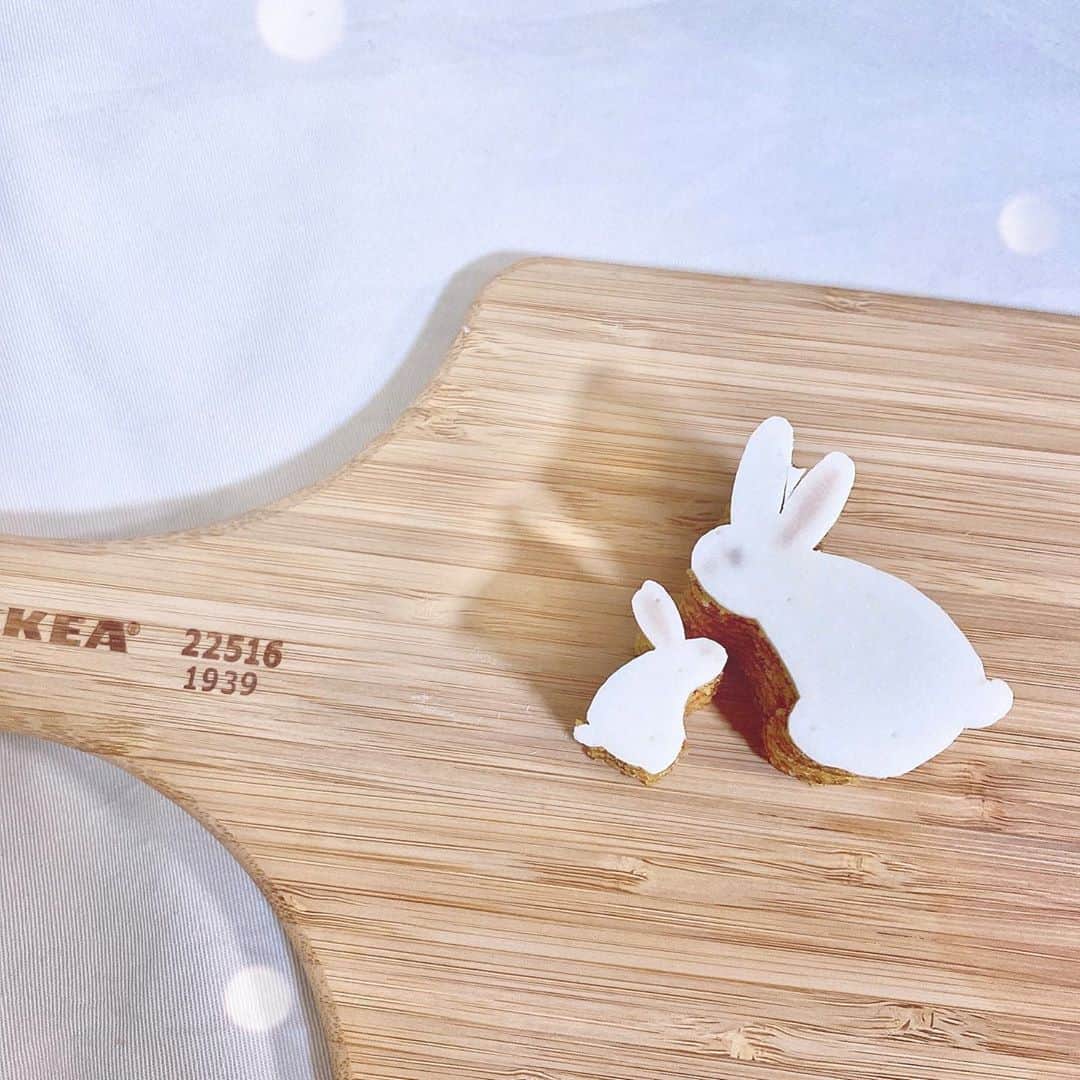 北川花音のインスタグラム：「﻿ さつまいも味で美味しかったバームクーヘン🍠﻿ うさぎの形に切り取れるのがかわいい♡🐰﻿ ﻿ #萬久  #かののんおやつ  #バームクーヘン　#スイーツ　#北川花音　#ニコラ　#nicola」