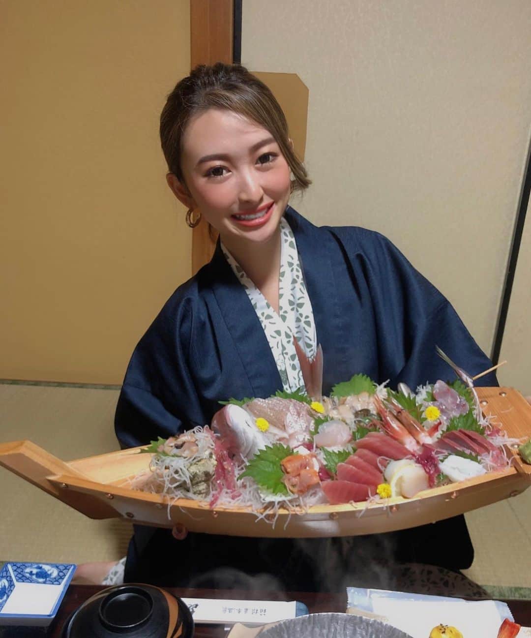 のインスタグラム：「🇯🇵♨️❤️ . みさきカナダからおかえり☺️ . 箱根温泉でのんびり♨💭 お料理もいっぱいでお腹苦しい！ . 今から2人でお風呂入ってくる〜☺️🧡 . . #japanese #japan #workingholiday #torontolife #follow4follow #canada #canadian #tflers #followme #カナダ  #トロント #留学 #2021#ワーホリ #日本 #海外生活 #海外留学 #語学留学 #東京  #ワーキングホリデー #岩手 #盛岡」