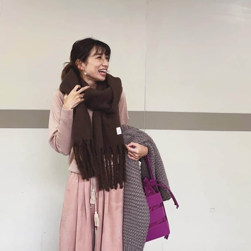 eiko kagamiのインスタグラム：「. こんなにも笑顔のお出かけスタートでしたが、ラスト鬼滅の刃映画鑑賞により、完全燃焼の母です。 . . 振替休日の娘たちとアニメイトデビューからの映画鑑賞👭🎞 オカンも楽しいひととき❤︎ 娘たちに感謝です♡ . . . . . #鬼滅の刃  #映画鑑賞 #完全燃焼 #素晴らしかったです😭 #見終わって娘が私を見て一言 #お疲れお母さん #髪もボサボサになってた #何故」