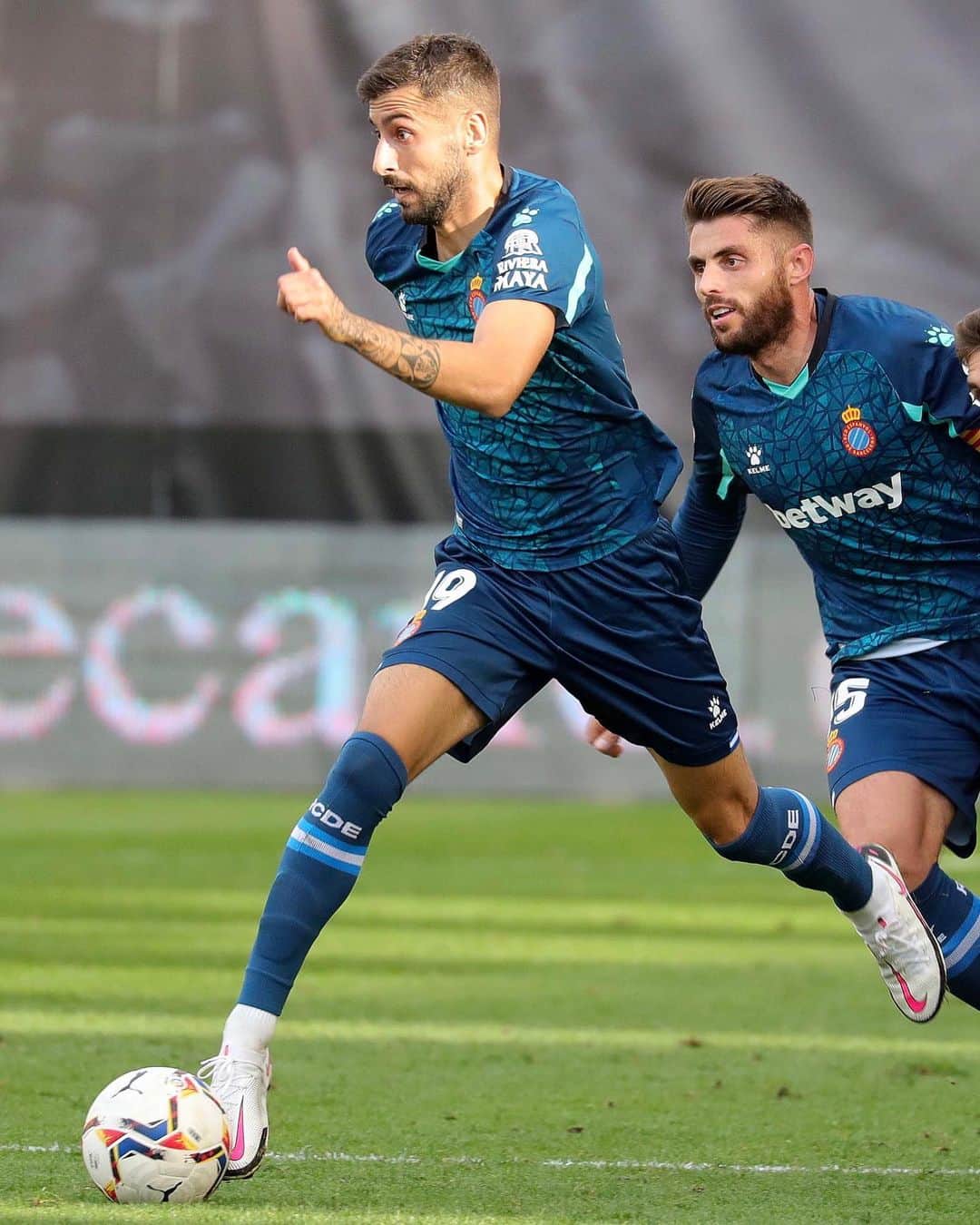 アルバロ・バディージョのインスタグラム：「Sabemos que el camino no será fácil. Toca corregir y aprender. El miércoles a por más!!! 🙌🏻💪🏻🔵⚪️」