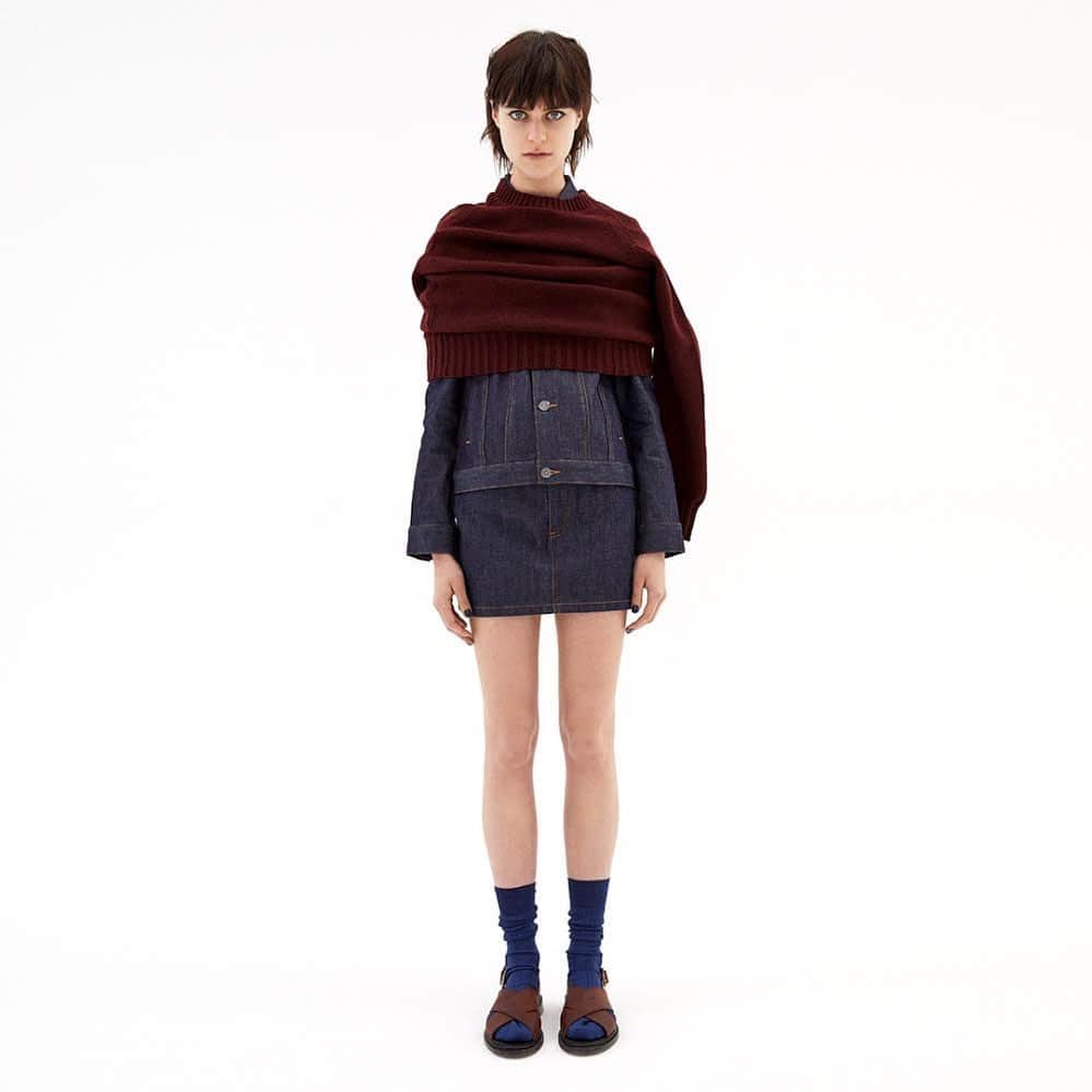 アーペーセーのインスタグラム：「A.P.C. F/W 2020  @ilona_desmet is wearing the Brandy jacket, the mini-jupe both in indigo and the Alyssa jumper in burgundy.  Available in stores and at apc.fr  #APC #APCDenim #APCFW20」