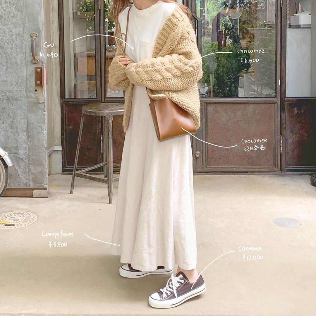 chocoさんのインスタグラム写真 - (chocoInstagram)「** ㅤㅤㅤㅤㅤㅤㅤㅤㅤㅤㅤㅤㅤ #ootd と #ちょこカフェ ㅤㅤㅤㅤㅤㅤㅤㅤㅤㅤㅤㅤㅤ ずっと行ってみたかった浦和にある #cinq ♡ ㅤㅤㅤㅤㅤㅤㅤㅤㅤㅤㅤㅤㅤ コーデは @chocomee_official の カーディガンをポイントにワントーンにして 女の子っぽいコーデにしました🥰🥰 ㅤㅤㅤㅤㅤㅤㅤㅤㅤㅤㅤㅤㅤ cardigan ☞ #chocomee inner ☞ #nikoand skirt ☞ #lowrysfarm  bag ☞ #chocomee(22日発売)  開店直後に行ったのにすでに6組待ちで びっくり😳😳 こんなところにカフェあるの？！みたいな 場所にあって外観もかわいかった〜🥺❤️ ランチもケーキもすごく美味しかったので また今度はもっと早めに行こう😂💕 ケーキおいしすぎたのでお持ち帰りもした♡ ㅤㅤㅤㅤㅤㅤㅤㅤㅤㅤㅤㅤㅤ #浦和カフェ#埼玉カフェ#カフェ巡り#低身長コーデ#ワントーンコーデ#プチプラコーデ#guコーデ#消えそうな色コーデ#choco_de」10月19日 21時19分 - choco__24_