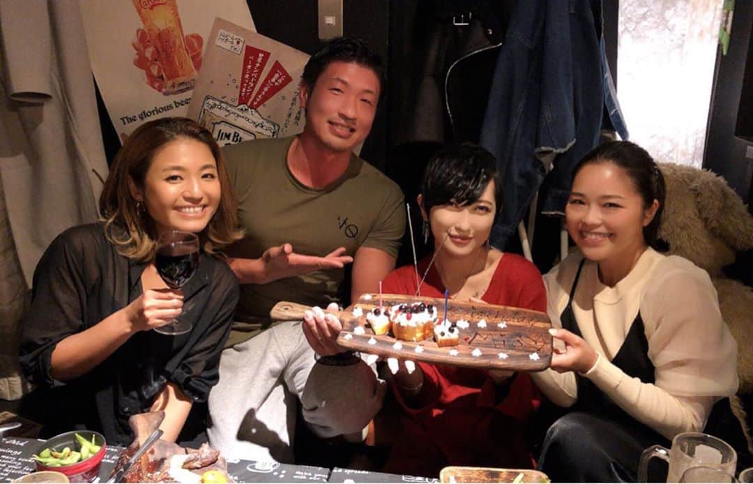 なーみのインスタグラム：「🎂🍷 あぁ可愛い(๑´ㅂ`๑) かわいいかわいいびゃーのBIRTH DAY❤️ 。 いっぱい飲んで笑って幸せ♡ 翌朝の残酒は仕方ないわね☺️ 。 次は何処で乾杯かなん♫ 。 。 #いつメン　感出てきたね🥰 #ワイン#笑顔#誕生日#お肉#女子会」