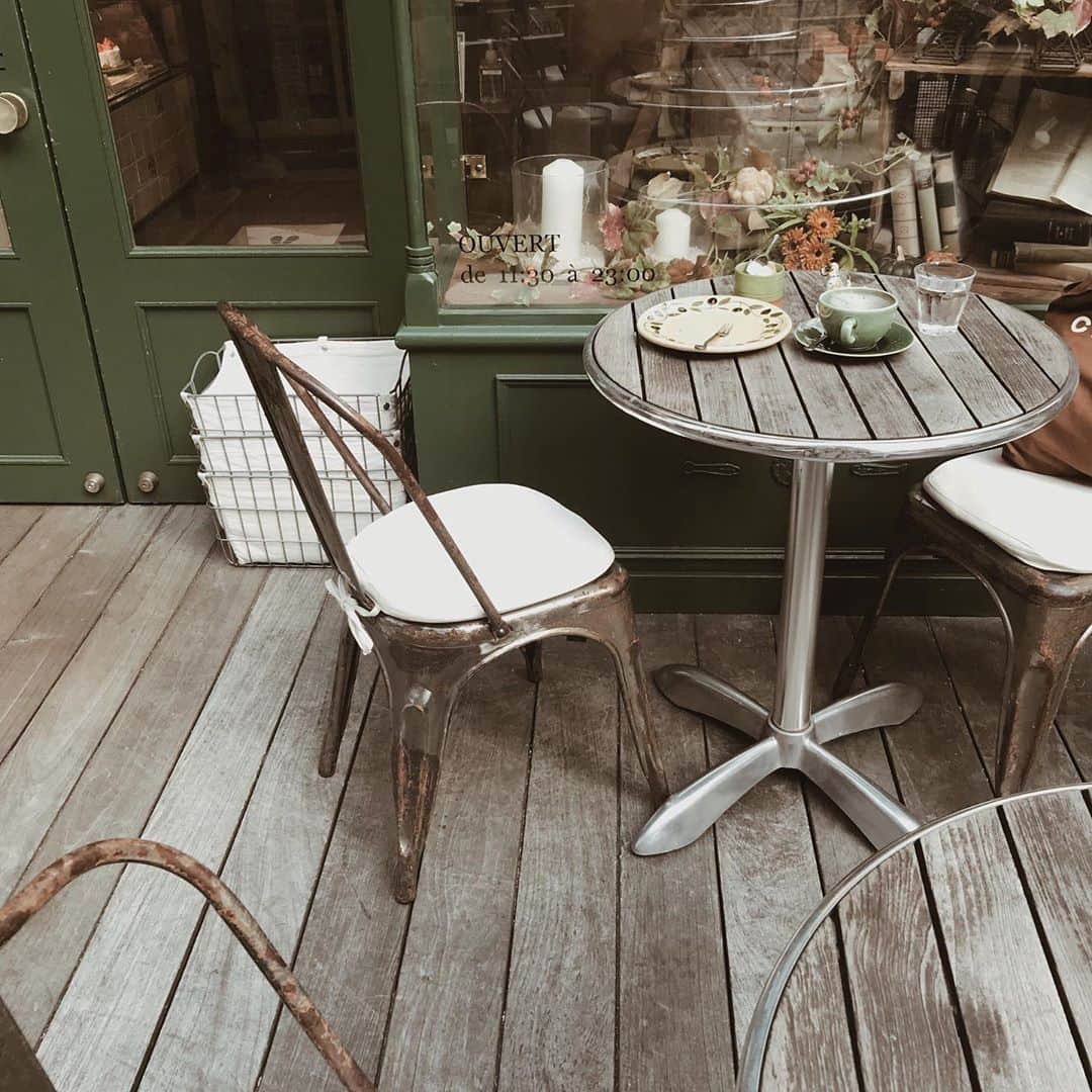 yuiのインスタグラム：「cafe with 👶🏻 最近寒すぎて、もう冬の気配を感じる。。。 大好きな秋が過ぎてしまう前に...🍂」