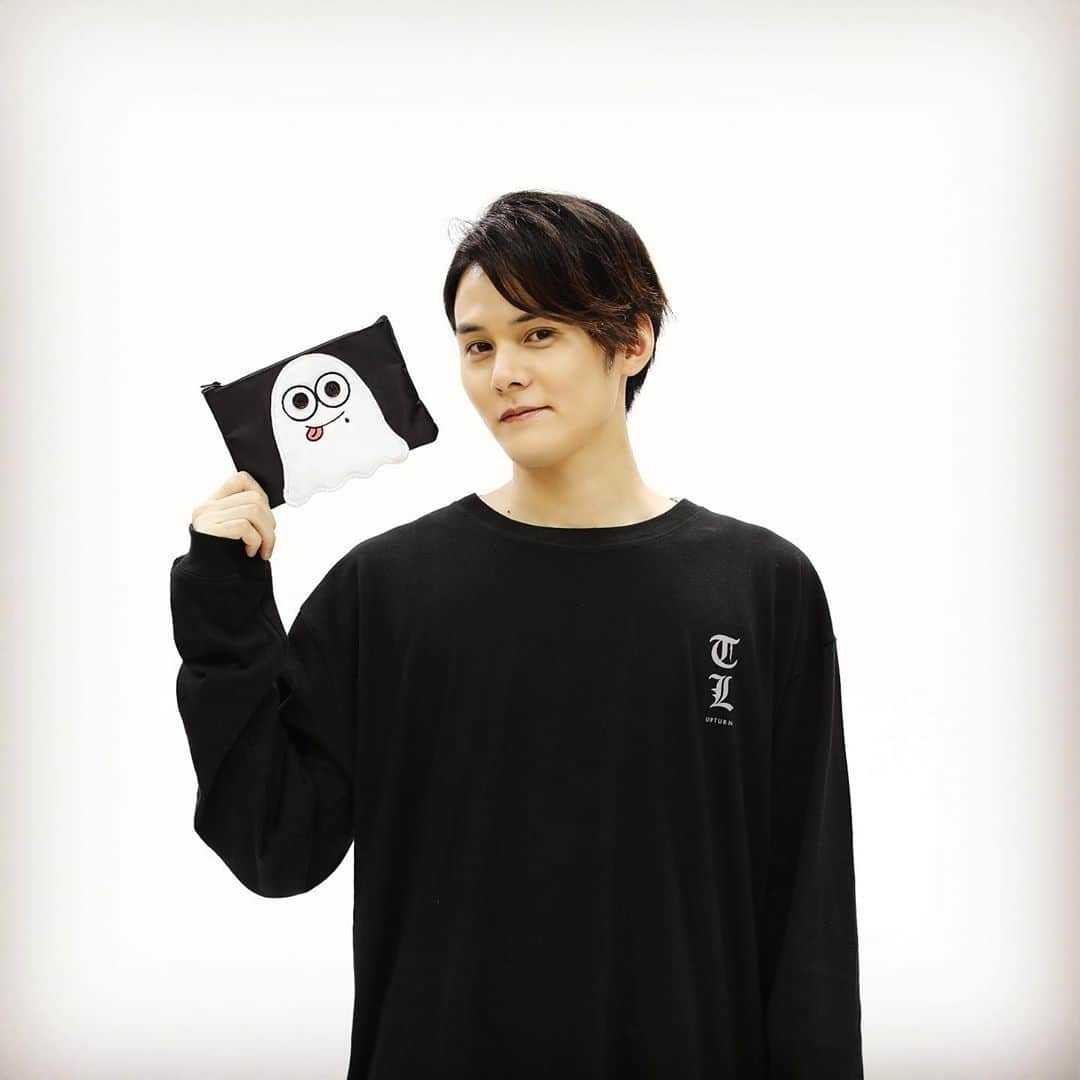 Lead【公式】さんのインスタグラム写真 - (Lead【公式】Instagram)「【"Lead Upturn 2020 ONLINE LIVE ～Trick or Lead～"Official Goods】﻿﻿ ﻿﻿ ・リフレクターロングTシャツ　（S/M/L/XL）￥4,500﻿ 敬多着用サイズ：XL﻿ ・お化けりーどっくポーチ ￥2,800﻿ ﻿ オンラインにて販売中！﻿ ※ライブ当日10/30までのお受け取りご希望の場合：最遅で10/22(木)までご注文ください（お支払い方法により異なりますので詳しくは通販ページにて）﻿ ﻿﻿ 購入🔗はハイライト[10.30]から﻿ ﻿﻿ #TrickorLead #Lead」10月19日 21時38分 - lead_staff