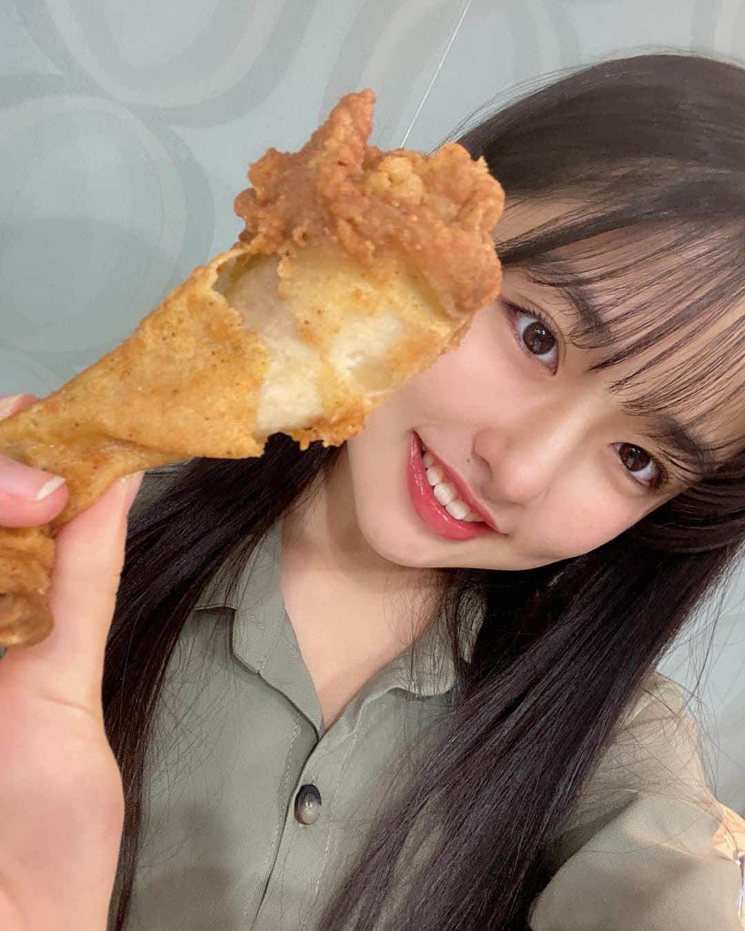 りりさんのインスタグラム写真 - (りりInstagram)「ケンタッキー🍖🍖❤  りりは🦵が好きです❤  #showroom #おりりroom #Popteen #芸能部 #topteens #トップティーンズ #jmix #ジェイミックス #model #モデル #jc2 #りり」10月19日 21時38分 - riiiiiriiii0308