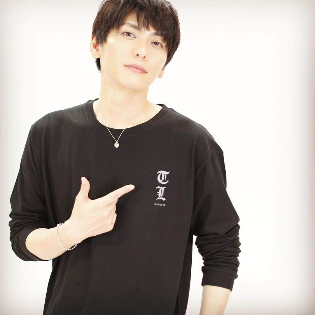 Lead【公式】さんのインスタグラム写真 - (Lead【公式】Instagram)「【"Lead Upturn 2020 ONLINE LIVE ～Trick or Lead～"Official Goods】﻿﻿ ﻿﻿ ・リフレクターロングTシャツ　（S/M/L/XL）￥4,500﻿ 輝着用サイズ： 2XL（2XLの販売はございません）﻿ ﻿ ・ブランケット　￥4,000﻿ ﻿ オンラインにて販売中！﻿ ※ライブ当日10/30までのお受け取りご希望の場合：最遅で10/22(木)までご注文ください（お支払い方法により異なりますので詳しくは通販ページにて）﻿ ﻿﻿ 購入🔗はハイライト[10.30]から﻿ ﻿﻿ #TrickorLead #Lead」10月19日 21時39分 - lead_staff