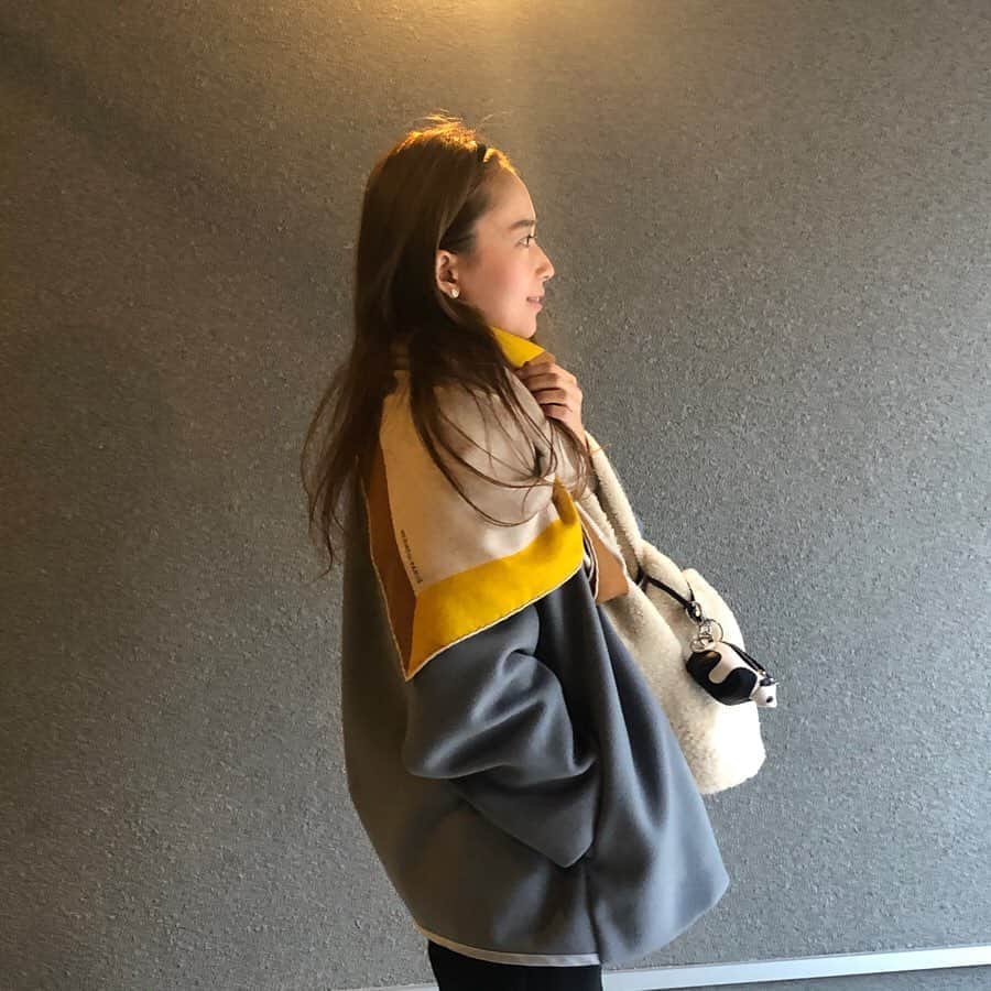 外村久美子さんのインスタグラム写真 - (外村久美子Instagram)「・ サイドから見ても可愛い丸いシルエットコート 色々着れる、楽しい季節🍁 #yori_japan」10月19日 21時44分 - kummy153