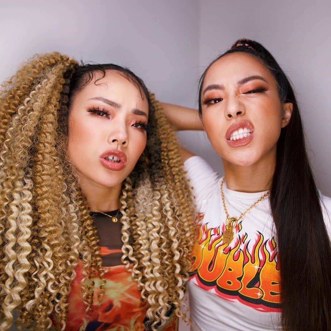 大門弥生のインスタグラム：「まけんな Choreo by YUU🔥 Nicki Minaj, Cardi B,安室奈美恵さんのツアーやMVなど、アメリカと日本の第一線で活躍してる @yuu0715yuki さんが コロナ帰国してたことで、実現した"まけんな"のDance Video ⚡️ ． 3年前、主催GIRLS POWERで 渡米前にguestで出演してくれたのが出会い。楽屋でオーラバリバリで。まじかっこいい人やな〜いつか踊ってもらいたいなって思ってて、LAでもリンクさせてもらったけど中々現実とならず、ようやく今回実現💪💪 ． 愛溢れるpowerrrrrfulなYUUさんの振り付け。で Home girl Mihoreine, Akane, R!noと ダイモン史上、一番爆踊ってるVideoなので 是非見て、コメントしてな。 ． そして、"まけんな"リリースを記念して ダンスWSも開催！ 東京、大阪、神奈川。(撮影もあり) そして、初のオンライン！！ ． 中々普段やれない事やっちゃうよ。 私が学んできた事も沢山シェア出来たらなと。 ． 明日詳細ポストするのでチェックよろしく。」