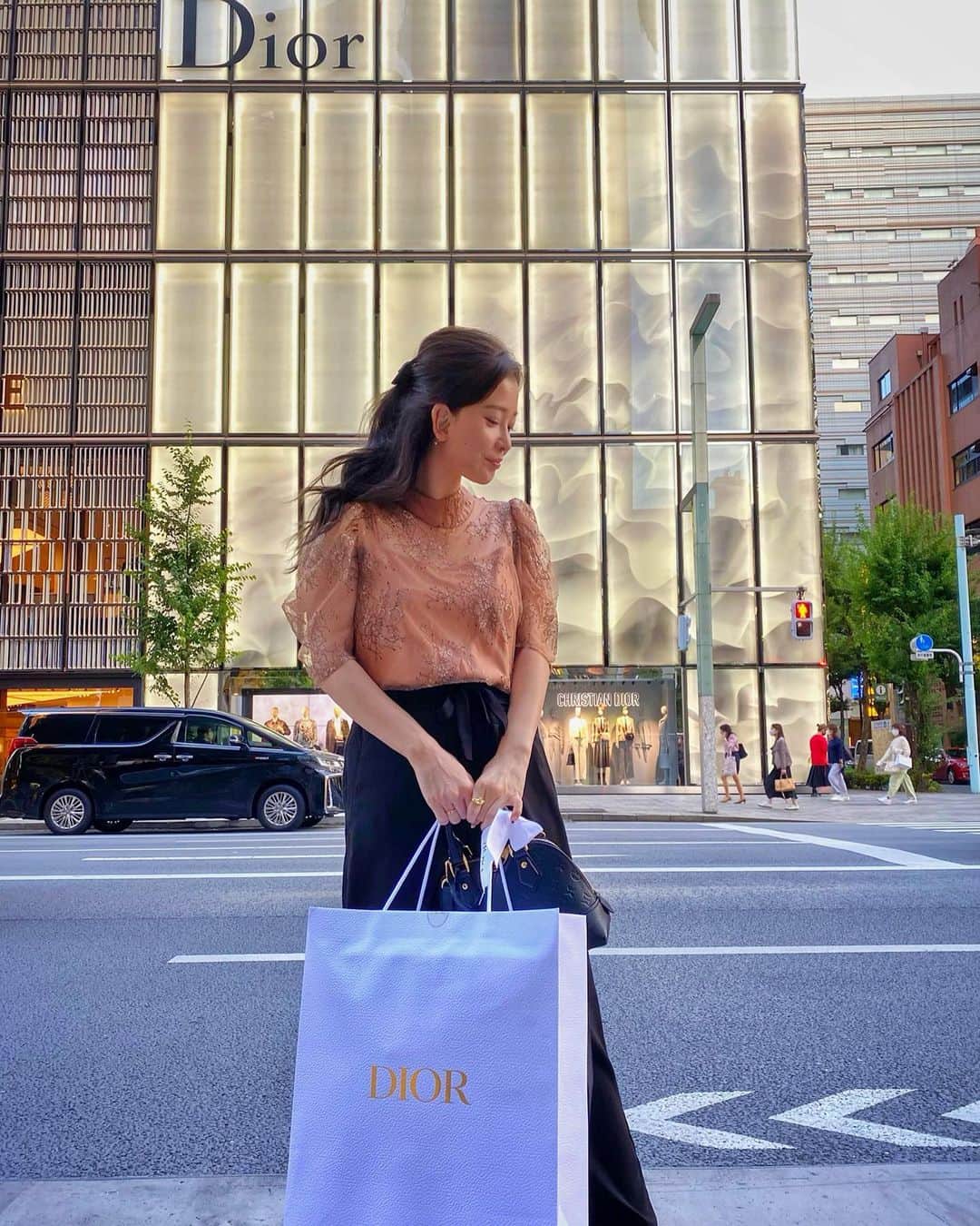 のインスタグラム：「. . special💋 . . #shopping #dior #bag #diorbag #ginza #ginzasix #specialday #お買い物 #銀座 #ディオール #ディオールバッグ #一生もの #お気に入り」