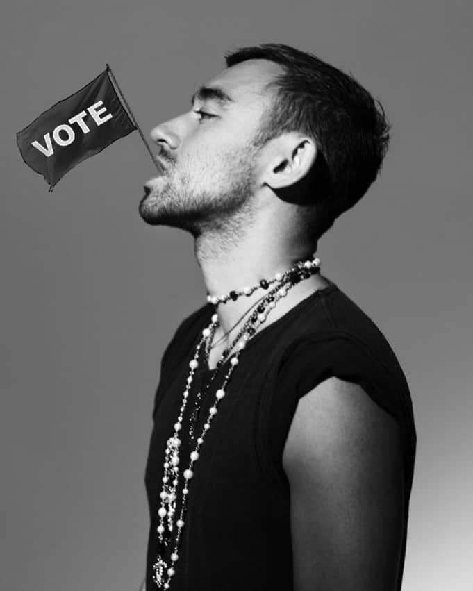 ニコラ・フォルミケッティのインスタグラム：「VOTE.org」