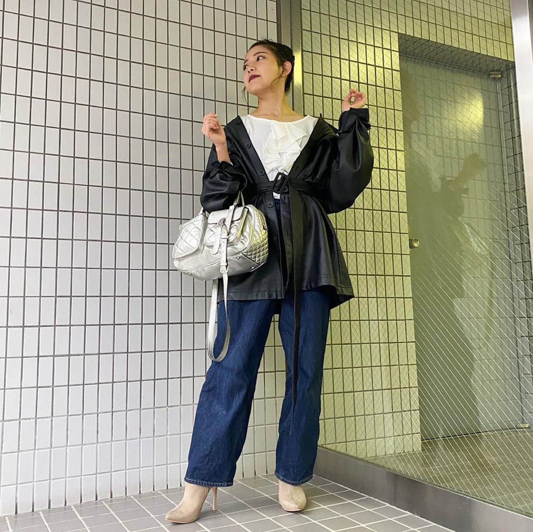 髙橋真帆さんのインスタグラム写真 - (髙橋真帆Instagram)「. . 今日の私服です💟 . . 2日間、たくさんのコメントやメッセージ読ませていただきました！😳本当にありがとうございました☺️ . さぁ、改めて日本大会に向けて頑張るぞ！👊 . . . #マホコーデ　 . #harmonypromotion #ハーモニープロモーション　#髙橋真帆　#gym #ジム　#筋トレ #guess  #GUコーデ　#秋ジャケット　 #レザーコート　#jacket  #お散歩　#低身長コーデ　#身長154cm #秋コーデ」10月19日 22時07分 - mahoko_yummy