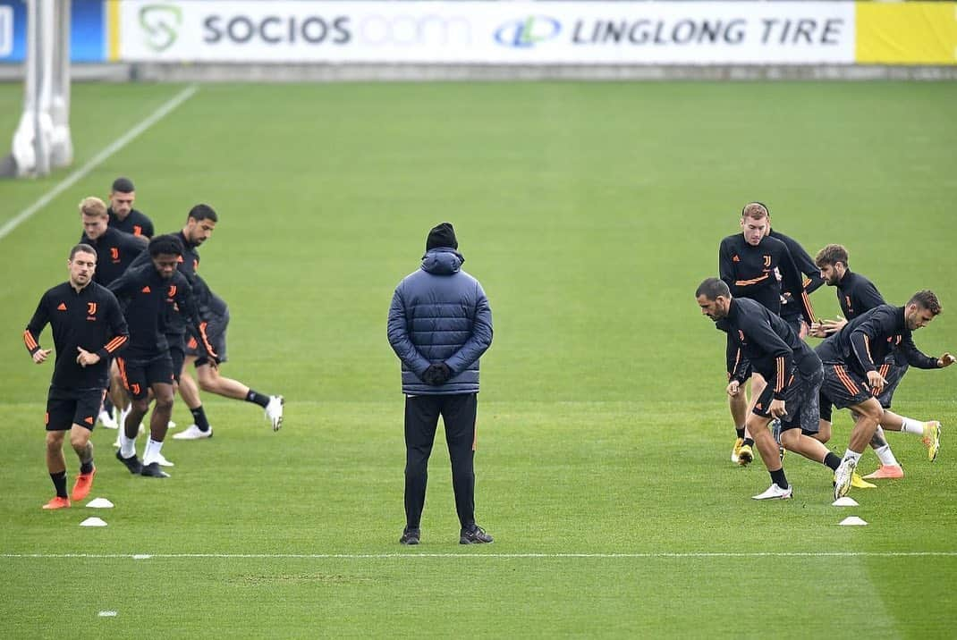 レオナルド・ボヌッチさんのインスタグラム写真 - (レオナルド・ボヌッチInstagram)「Working to kickoff the #UCL season at our best 👊🏻#LB19 #FinoAllaFine」10月19日 22時07分 - bonuccileo19