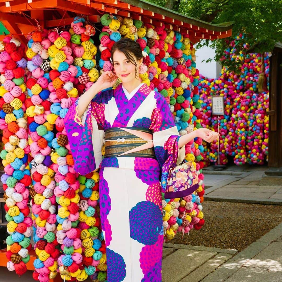 のインスタグラム：「着物だいすきー💖👘写真たくさんたまっとーけんのせてこーっと🎵 #kyoto#着物#八坂庚申堂#京都」