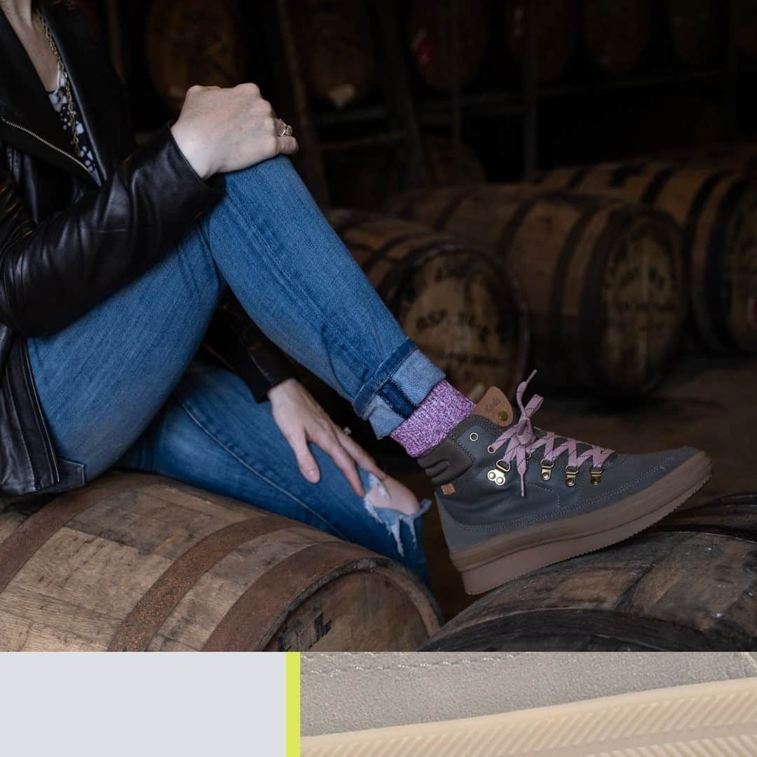 のインスタグラム：「Women’s Cocktail Collective co-founder, Nicola Nice, knows just how to mix together a perfectly proportioned outfit. The cherry on top for this look: the statement laces on our olive Midland wedged boot.」