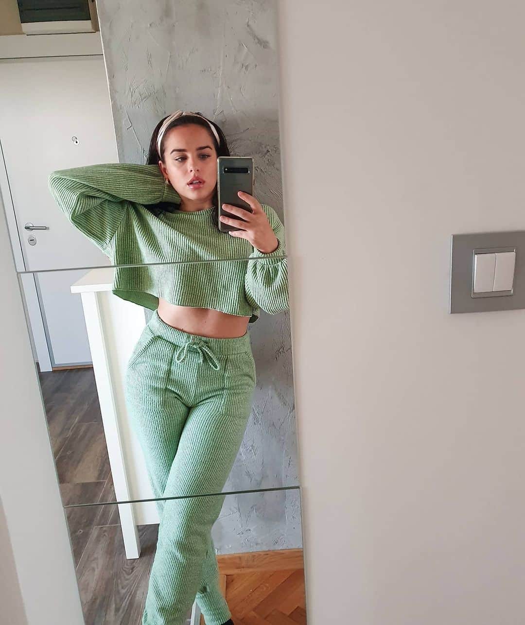 ジョージア・メイ・フットのインスタグラム：「Stop me before i buy everything in @bershka 💚」