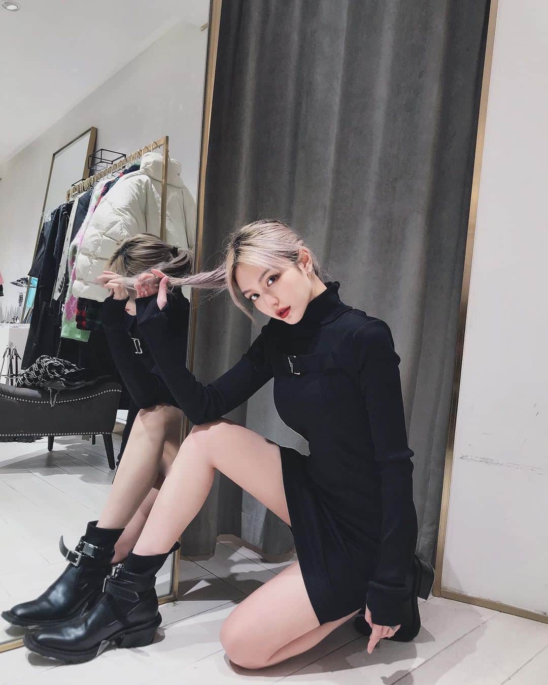 Grace Chowのインスタグラム：「😎📷」
