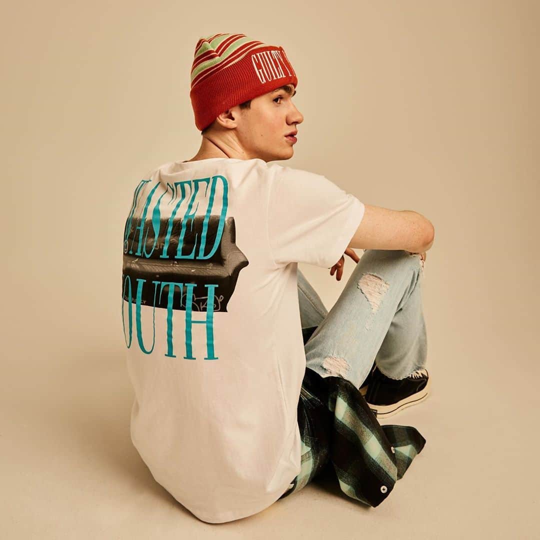 ウィーエスシーのインスタグラム：「Wear what you like: match our graphics with a beanie & flannel 👌🏽Shop all new fall arrivals now. Link in bio.  • • • • • • ​#wesc #wescfall20 #fallarrivals  #wearethesuperlativeconspiracy #wastedyouth #fw20 #fall #collection #graphictees #fallwear #graphics #hoodie #fallwinter20 #outerwear #lifestyleclothing #cargos #alloverprint #fallclothing #fallstyle #parka #streetwear #ootd #kotd #pacsun #denim #denimjacket #beanie #beanieseason」