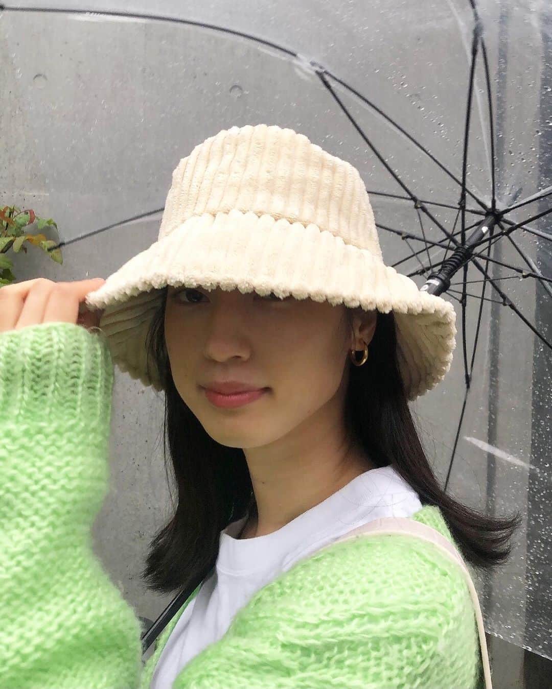 渡邉真梨奈さんのインスタグラム写真 - (渡邉真梨奈Instagram)「💛🤍💚 今日の気分💬 半目だ👀 #bena92_fashion  #bena_style」10月19日 22時33分 - b_e_n_a_92