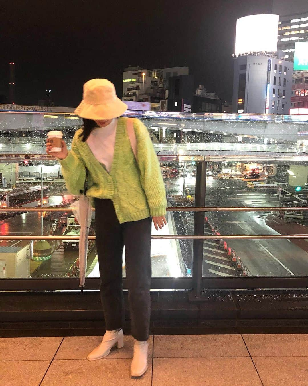 渡邉真梨奈さんのインスタグラム写真 - (渡邉真梨奈Instagram)「💛🤍💚 今日の気分💬 半目だ👀 #bena92_fashion  #bena_style」10月19日 22時33分 - b_e_n_a_92