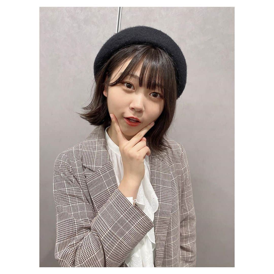 小澤愛実さんのインスタグラム写真 - (小澤愛実Instagram)「﻿ 最近、帽子をよく被るようになったよ〜 ﻿ このくらいの長さだと被りたくなる ☺︎☺︎﻿ ﻿ ブラウスの袖のボタン止めるところが見えてるのは 🤫﻿ ﻿ #ラストアイドル #小澤愛実 #シュークリームロケッツ #ベレー帽 #セットアップ」10月19日 22時34分 - aimin0409