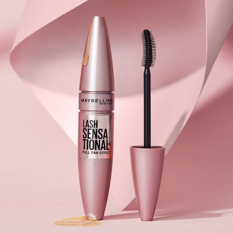 Maybelline New Yorkさんのインスタグラム写真 - (Maybelline New YorkInstagram)「Did you know our #lashsensational mascara is formulated with Rose Hip Oil for softer & healthier lashes?? Now you can give your lashes some TLC while getting a flirty fanned-out look. Tap to shop!💗」10月19日 22時40分 - maybelline