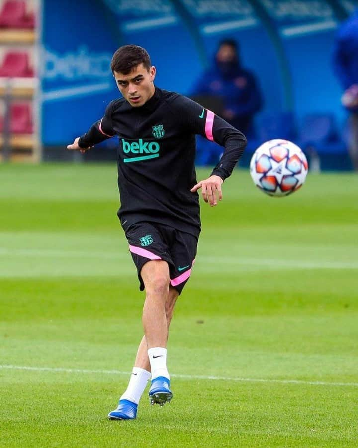 FCバルセロナさんのインスタグラム写真 - (FCバルセロナInstagram)「👀 Focused on tomorrow’s game 🆚 Ferencvaros! ¡Último entrenamiento antes del regreso de la #UCL! 📸 de l’entrenament previ al #BarçaFerencvaros! 🔵🔴 #ForçaBarça」10月19日 22時49分 - fcbarcelona