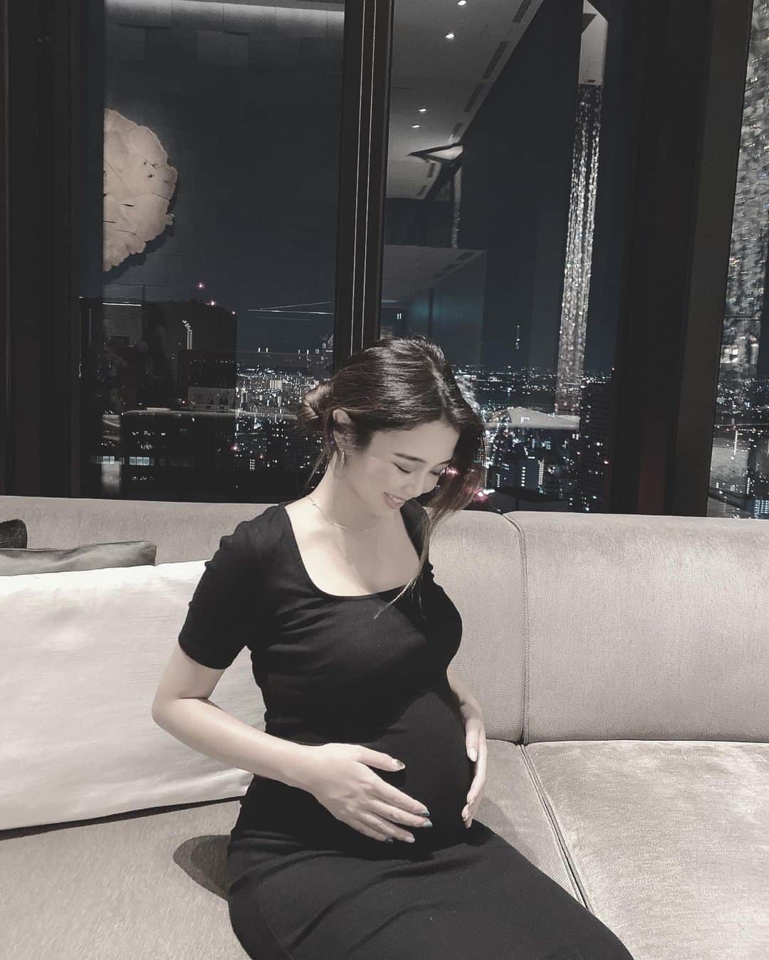 Yumaikaのインスタグラム：「もうすぐ会えるね〜👶🏻✨  名前が決まりません😂  写真は、結構前の🤳🏽♡」