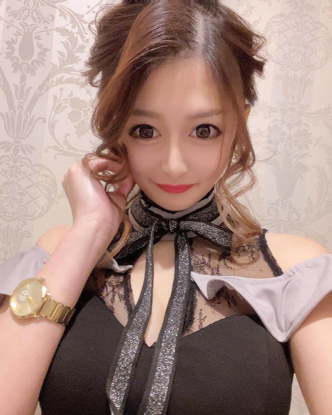 藤堂永蓮のインスタグラム：「めずらしく月曜出勤したにだ😄！  #北海道#すすきの#バルセロナ#キャバ嬢#ピアジェ#ピーアンドジェー#ニュークラブ#barcelona #新宿 #歌舞伎町 #六本木 #錦 #中洲 #北新地 #ミナミ #instagram#instagood #love #happy#fun#like4like #l4l #札幌」