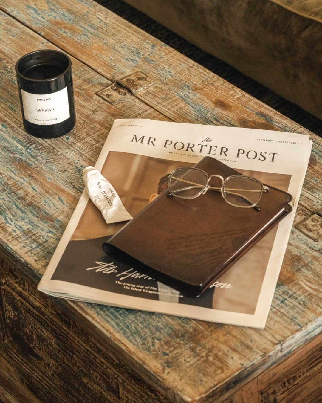 MR PORTERのインスタグラム：「Meet The MR PORTER Post 📰 Published five times a year and lovingly curated and edited by our in-house team. Inside you’ll find exclusive interviews, trend updates and grooming tips as well as lifestyle, travel and culture news from our seasoned writers and expert contributors. Head to the link in bio to discover how to get a copy for yourself. #MRPORTERPost」