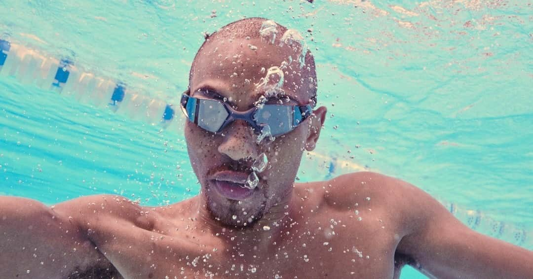 スピードさんのインスタグラム写真 - (スピードInstagram)「Ben in our Aquapulse Pro Mirror Goggles 🔥⚡  Our most advanced goggle technology ever - Try them for a leak-free, secure fit and reduced marks around the eyes.  #TeamSpeedo #Speedo #LoveToSwim」10月19日 23時12分 - speedo