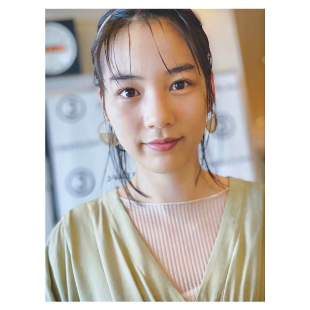 のん（能年玲奈）さんのインスタグラム写真 - (のん（能年玲奈）Instagram)「イノフェスどうでしたか？ その時のオフショット。 おめかしして臨みました。 松尾スズキさん、とお話しました。じっくりお話聞けて嬉しかったです！  #jwave #era813 #イノフェス」10月19日 23時06分 - non_kamo_ne