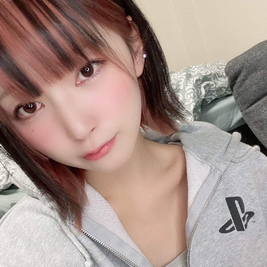 霧宮てんのインスタグラム：「コンタクト無しの私！！ クールな顔になるよね(*'ω'*)」