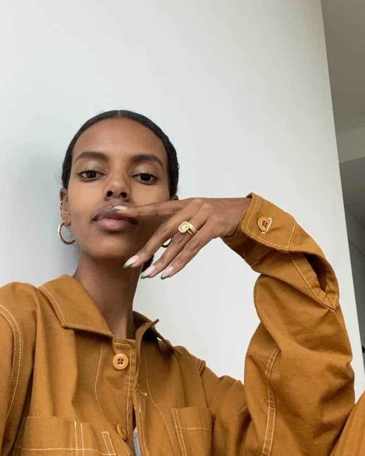 グレースマハリーのインスタグラム：「When you let your nails do the talking!!!!! 🤣 💅🏾」