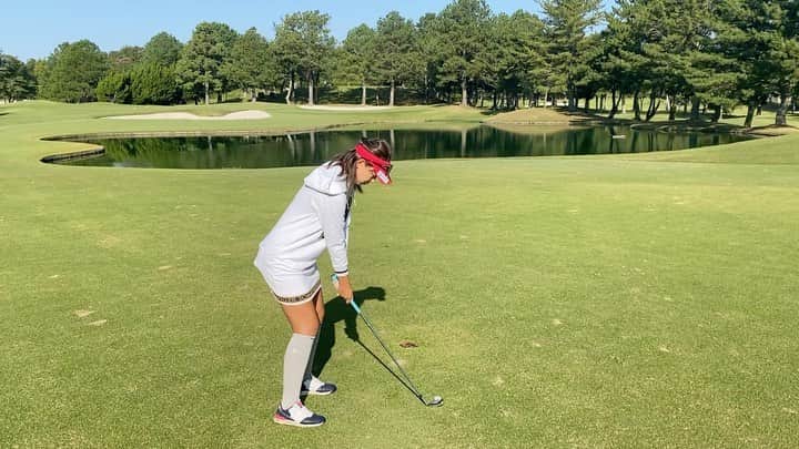 原田怜奈のインスタグラム：「おはようございます❤︎ この前と同じホールでの❤︎  今日はドライバーも 載せるので、 また見てください🥰 . . . . #ゴルフ　#女子ゴルフ　#ゴルファー」