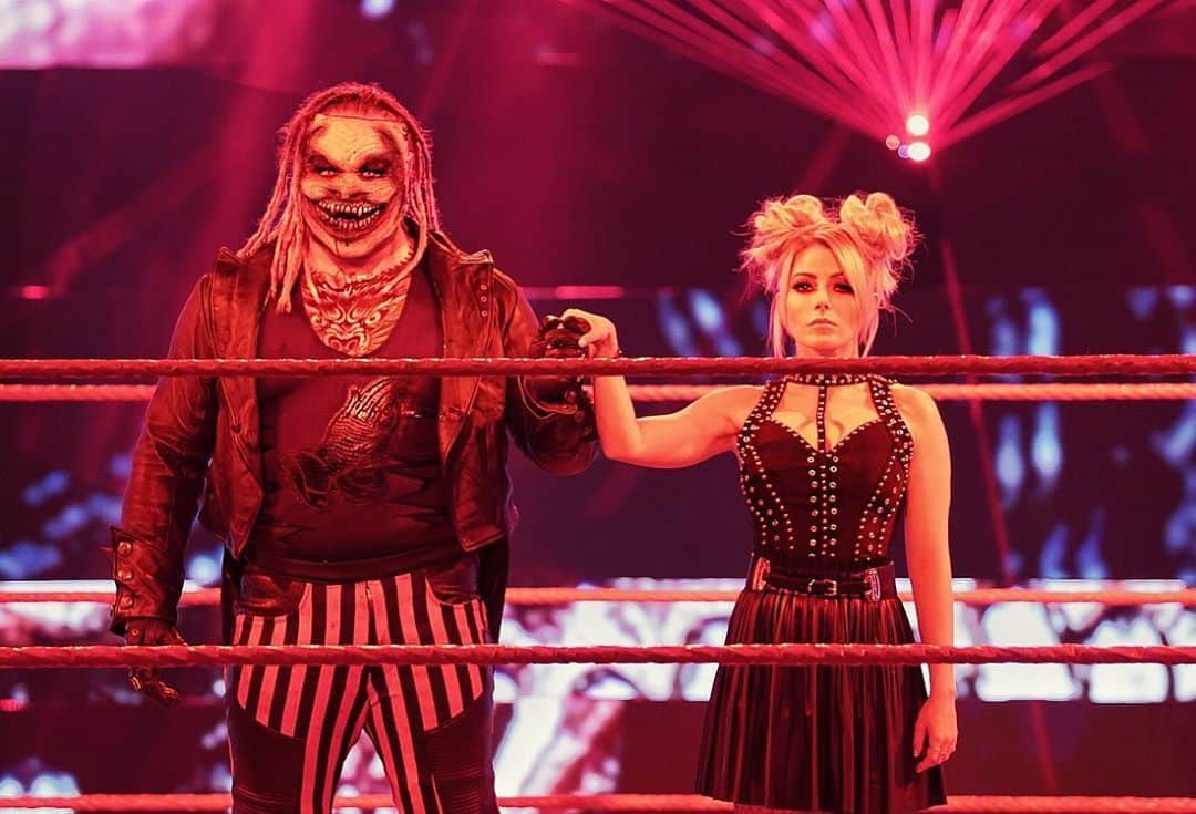WWEさんのインスタグラム写真 - (WWEInstagram)「#TheFiend and @alexa_bliss_wwe_ welcome you to #WWERaw!」10月20日 9時32分 - wwe
