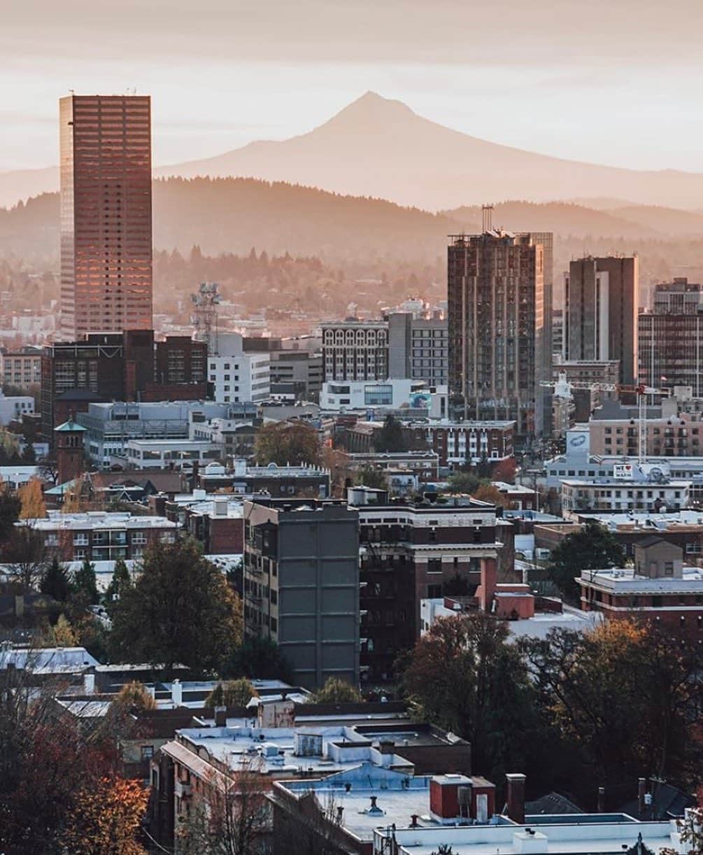 Portlandさんのインスタグラム写真 - (PortlandInstagram)「This view never gets old! - 📷: @arthurklassen  #Portland #PortlandNW #PDX #MountHood」10月20日 9時36分 - portland